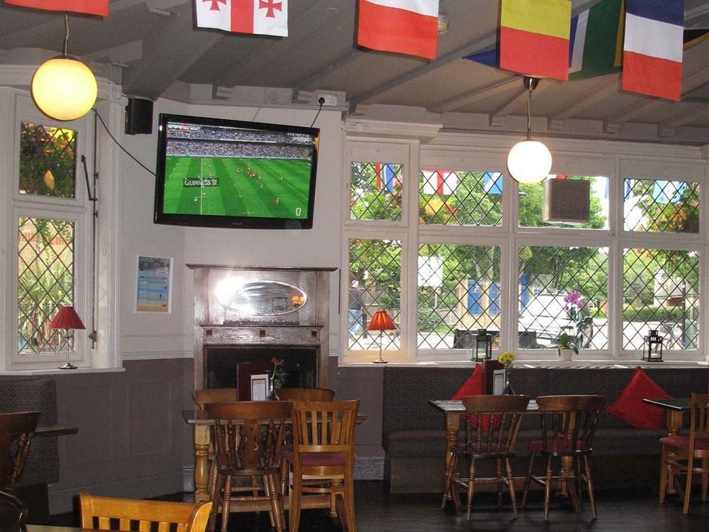 The Swan Inn Pub Isleworth Exterior photo